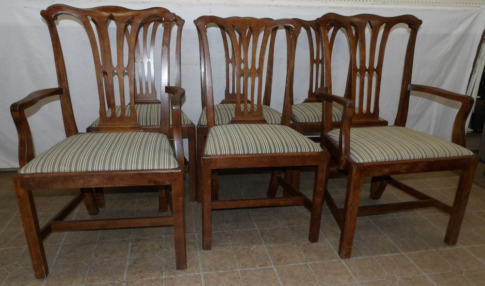 Set of 6 Mahogany Chippendale Straight Leg Dining Chairs: Set of 6 Mahogany Chippendale Straight Leg Dining Chairs . 39 3/4" H "ALL DESCRIPTIONS AND ANY CONDITION STATEMENT GIVEN BY LANGSTON AUCTION GALLERY ARE STRICTLY OPINIONS AND LANGSTON'S SHALL HAVE NO