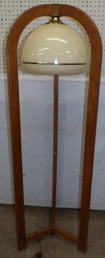 Mid Century Modern Oak Floor Lamp (1 of 3)