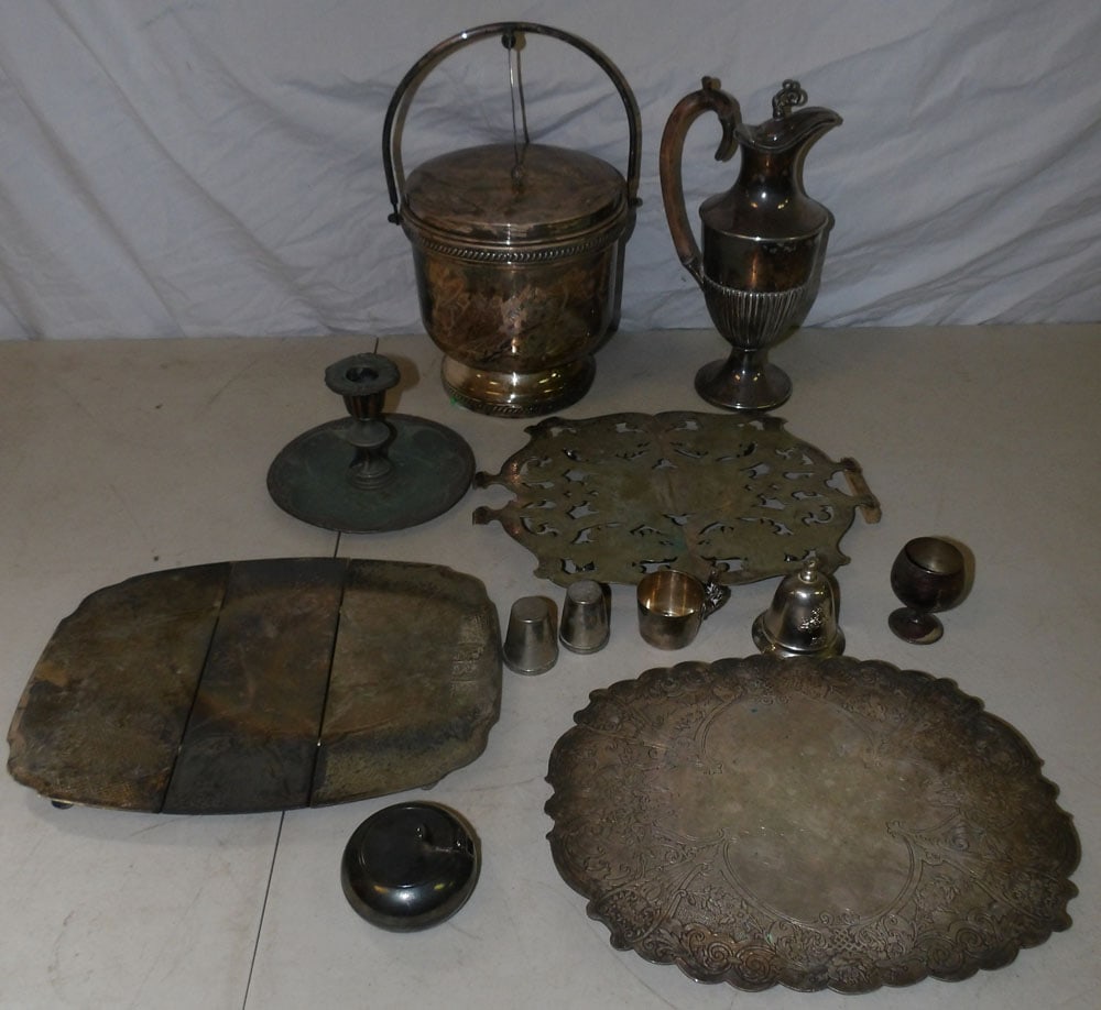 Lot of Silverplated Items: Lot of Silverplated Items . "ALL DESCRIPTIONS AND ANY CONDITION STATEMENT GIVEN BY LANGSTON AUCTION GALLERY ARE STRICTLY OPINIONS AND LANGSTON'S SHALL HAVE NO RESPONSIBILITY FOR ERRORS OR OMISSIONS. T