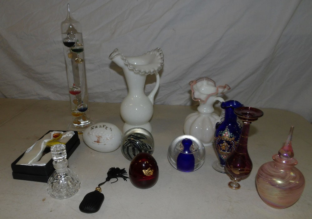 Lot of Fenton & Art Glass Items (1 of 3)