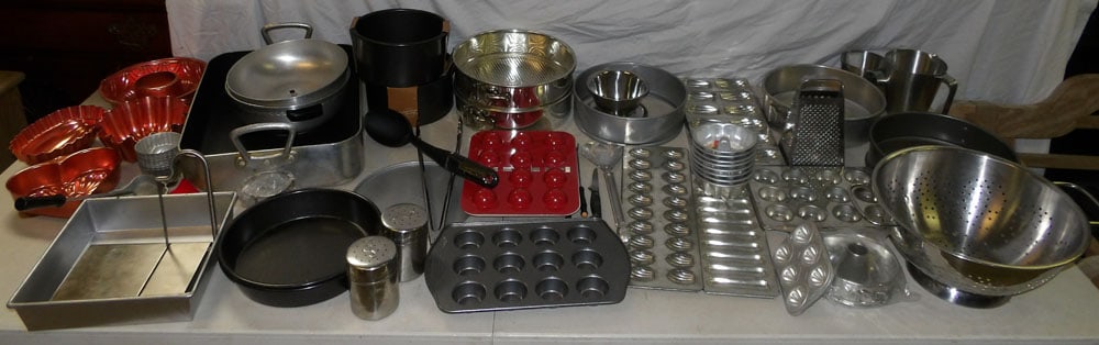 Lot of Kitchen Items (1 of 12)