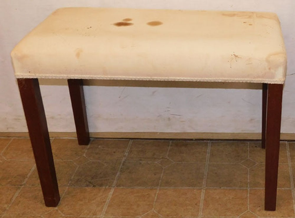 Mahogany Upholstered Top Bench: Mahogany Upholstered Top Bench . 29" W 16" D 21 1/2" H "ALL DESCRIPTIONS AND ANY CONDITION STATEMENT GIVEN BY LANGSTON AUCTION GALLERY ARE STRICTLY OPINIONS AND LANGSTON'S SHALL HAVE NO RESPONSIBILITY