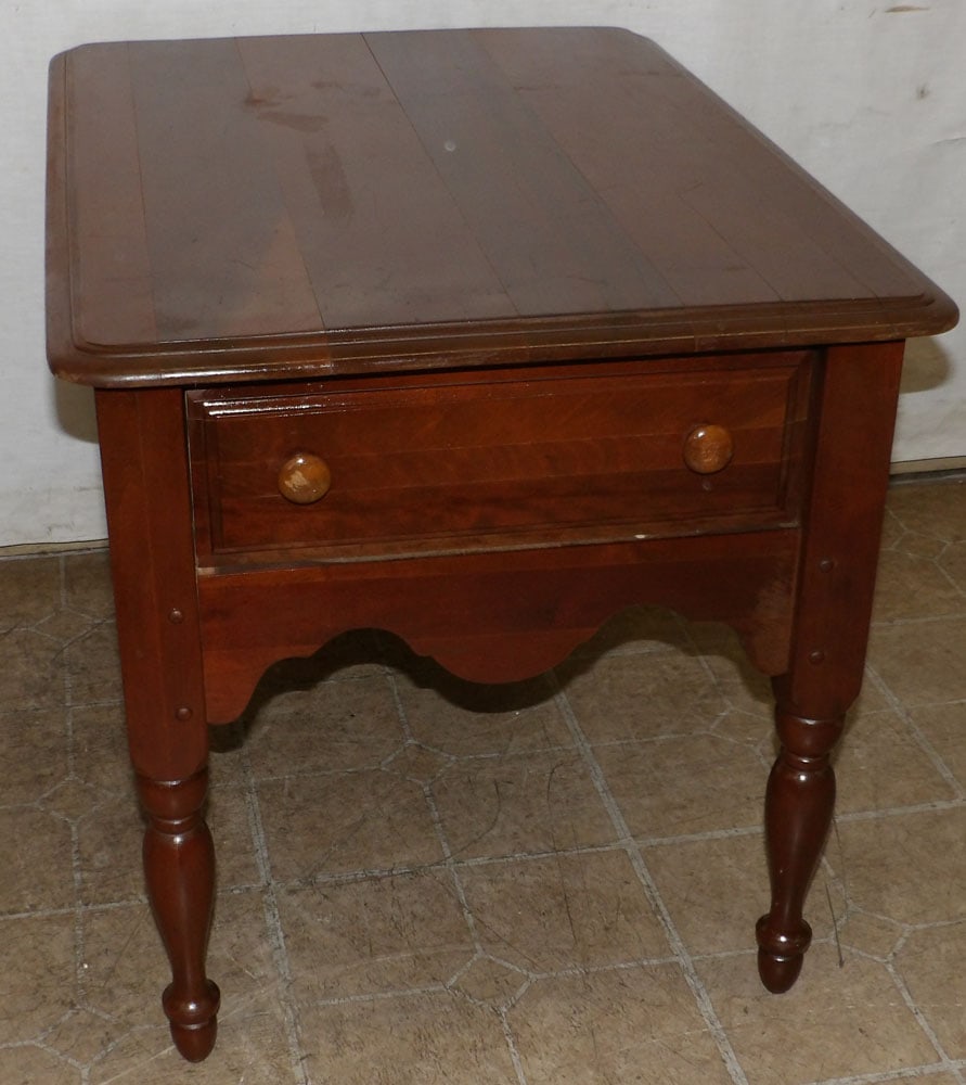 Cherry One Drawer End Table (1 of 4)