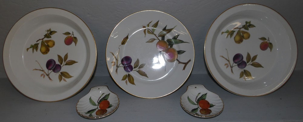 Five Pieces of Royal Worcester, (Evesham) (1 of 4)