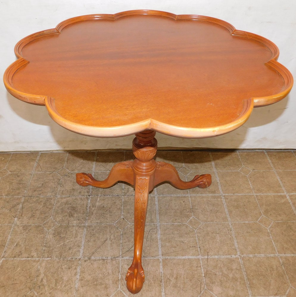 Mahogany Pie Crust Top Tea Table: Mahogany Pie Crust Top Tea Table . 29 1/4" Dia. 28 1/2" H "ALL DESCRIPTIONS AND ANY CONDITION STATEMENT GIVEN BY LANGSTON AUCTION GALLERY ARE STRICTLY OPINIONS AND LANGSTON'S SHALL HAVE NO RESPONSIBIL