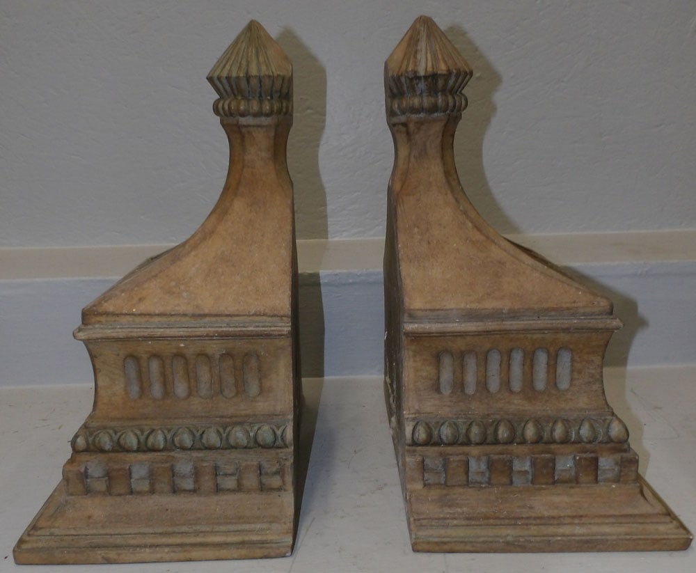 Pair of Painted Resin Wall Brackets (1 of 5)