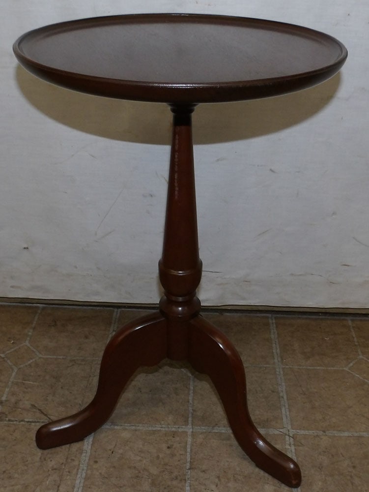mahogany dish top whiskey stand (1 of 3)