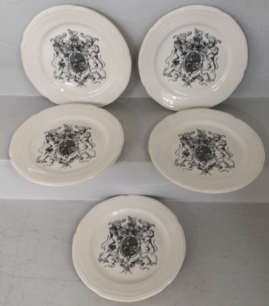 5 kings arm painted porcelain plates: 5 kings arm painted porcelain plates . 10" Dia.
