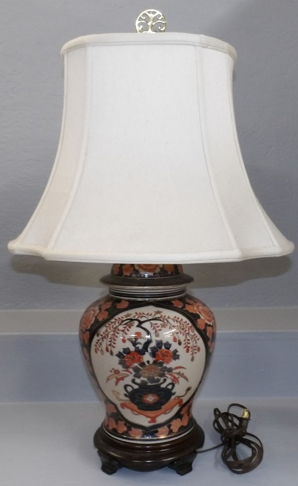 oriental porcelain urn made into a lamp: oriental porcelain urn made into a lamp. 29" H