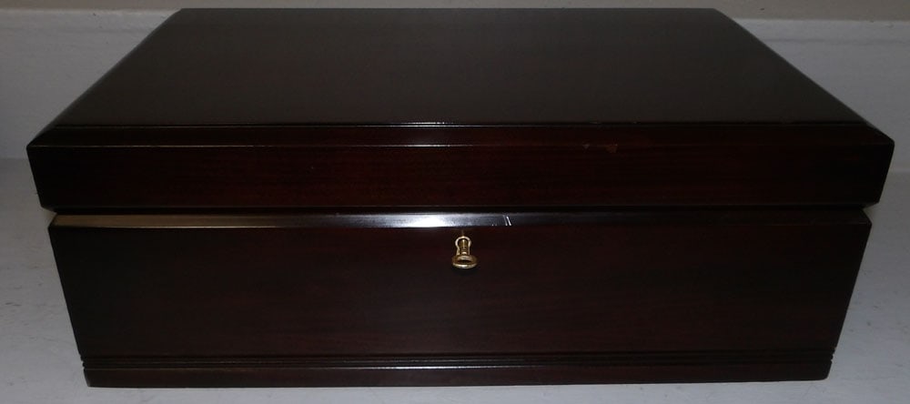 Mahogany Diamond Crown Humidor: Mahogany Diamond Crown Humidor . 18 1/4" W 10 1/2" D 6 3/4" H