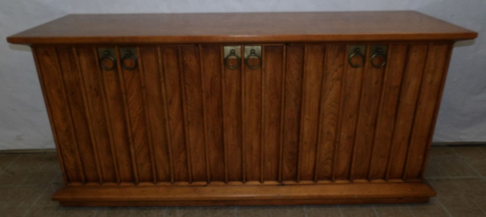 Mid Century Modern Walnut Credenza by Henredon: Mid Century Modern Walnut Credenza by Henredon. 65 1/2" L 20" D 30 3/4" H