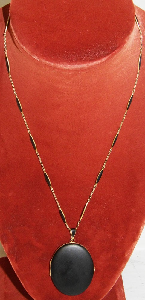 Antique 18K Gold & Onyx Oval Ladies Mourning Locket & Matching Necklace (1 of 5)
