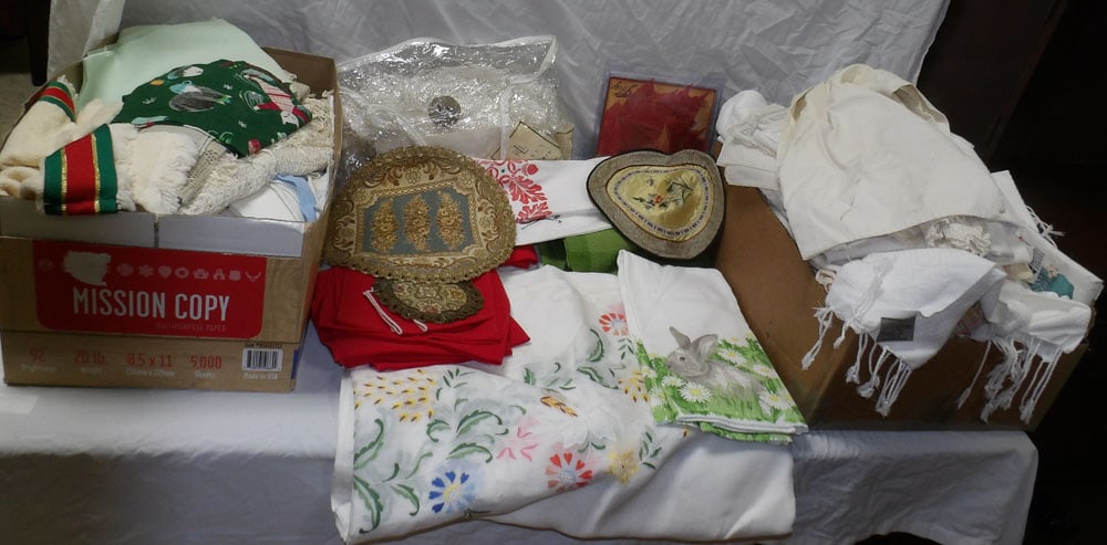 lot of linens: lot of linens. ALL DESCRIPTIONS AND ANY CONDITION STATEMENT GIVEN BY LANGSTON AUCTION GALLERY ARE STRICTLY OPINIONS AND LANGSTON'S SHALL HAVE NO RESPONSIBILITY FOR ERRORS OR OMISSIONS. THE ABSENCE OF