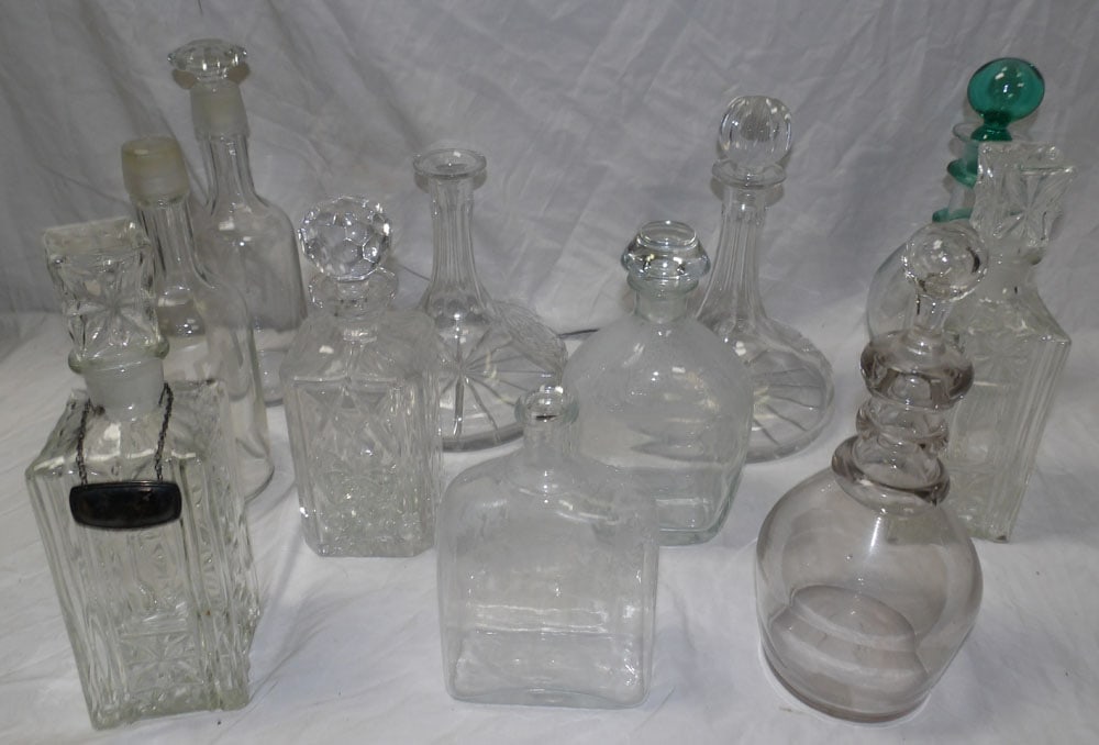 lot of glass decanters: lot of glass decanters. ALL DESCRIPTIONS AND ANY CONDITION STATEMENT GIVEN BY LANGSTON AUCTION GALLERY ARE STRICTLY OPINIONS AND LANGSTON'S SHALL HAVE NO RESPONSIBILITY FOR ERRORS OR OMISSIONS. THE AB