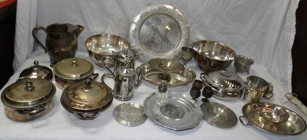 lot of silverplated items: lot of silverplated items. ALL DESCRIPTIONS AND ANY CONDITION STATEMENT GIVEN BY LANGSTON AUCTION GALLERY ARE STRICTLY OPINIONS AND LANGSTON'S SHALL HAVE NO RESPONSIBILITY FOR ERRORS OR OMISSIONS. THE