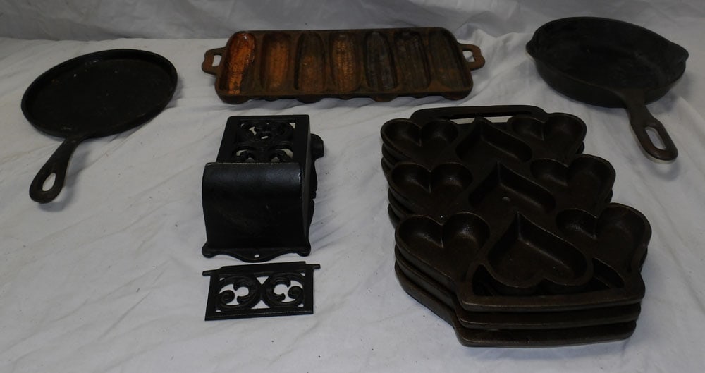 lot of cast iron skillets: lot of cast iron skillets . ALL DESCRIPTIONS AND ANY CONDITION STATEMENT GIVEN BY LANGSTON AUCTION GALLERY ARE STRICTLY OPINIONS AND LANGSTON'S SHALL HAVE NO RESPONSIBILITY FOR ERRORS OR OMISSIONS. TH