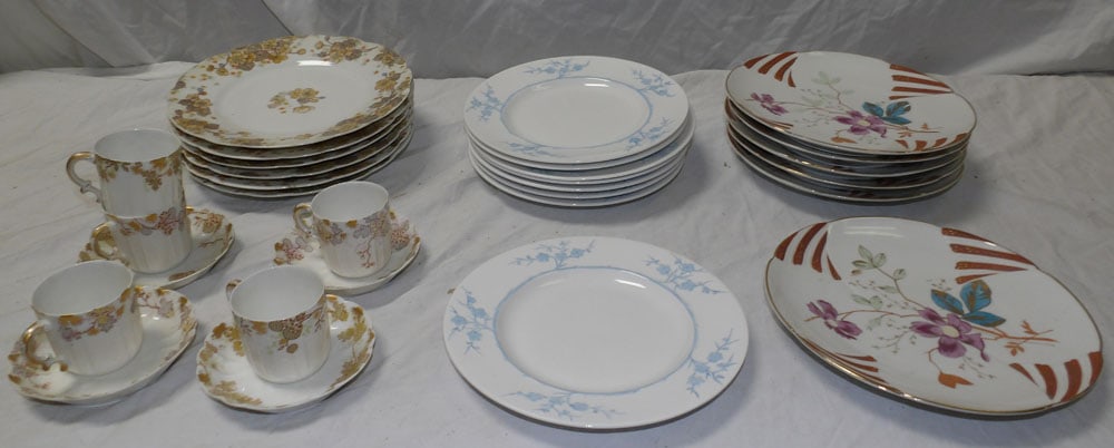lot of painted porcelain plates: lot of painted porcelain plates. ALL DESCRIPTIONS AND ANY CONDITION STATEMENT GIVEN BY LANGSTON AUCTION GALLERY ARE STRICTLY OPINIONS AND LANGSTON'S SHALL HAVE NO RESPONSIBILITY FOR ERRORS OR OMISSION