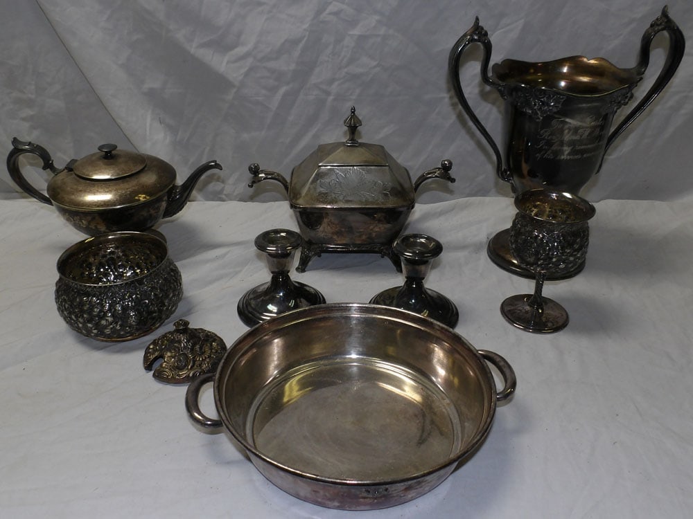 lot of silverplated items: lot of silverplated items. ALL DESCRIPTIONS AND ANY CONDITION STATEMENT GIVEN BY LANGSTON AUCTION GALLERY ARE STRICTLY OPINIONS AND LANGSTON'S SHALL HAVE NO RESPONSIBILITY FOR ERRORS OR OMISSIONS. THE