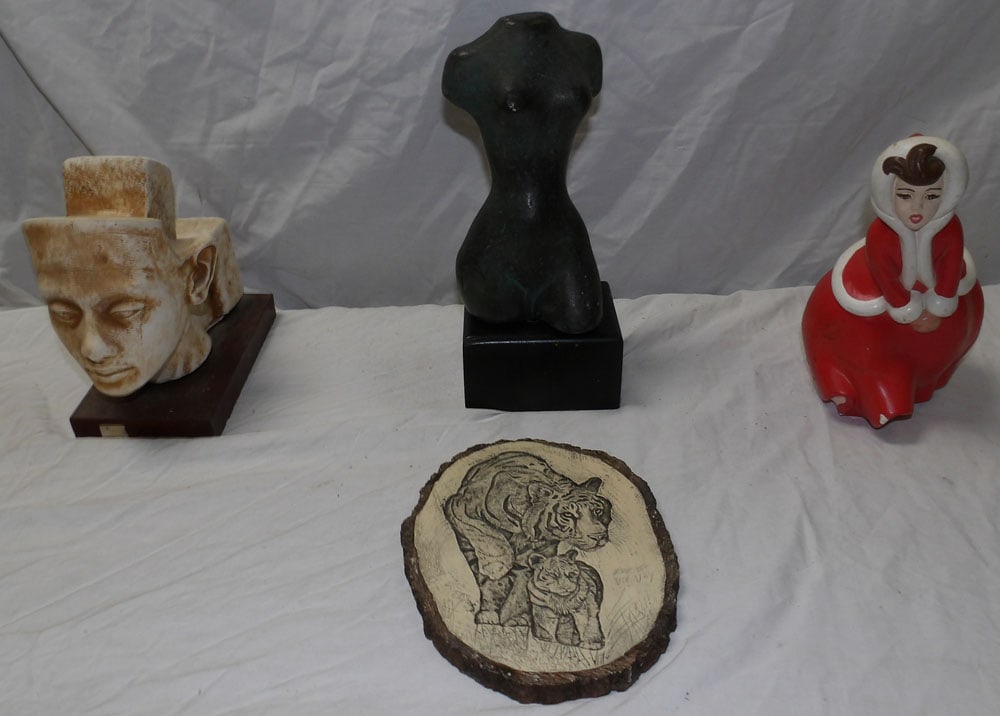 lot of ceramic decorative items (1 of 5)