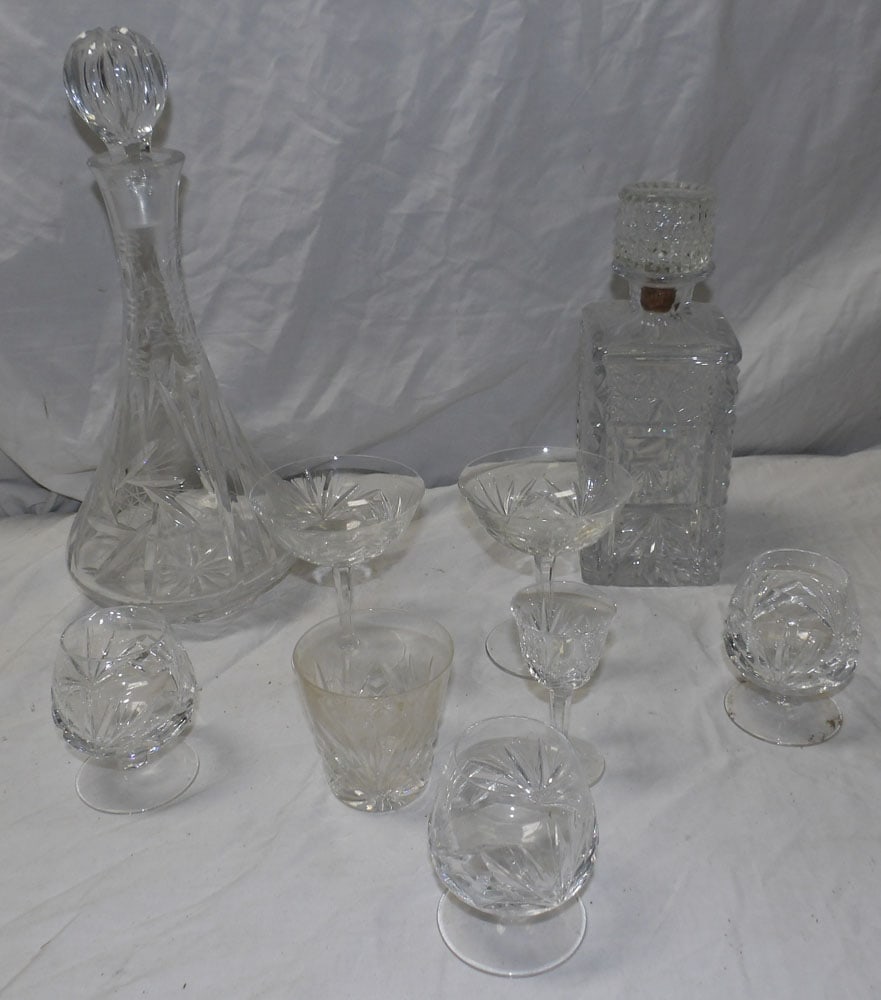 lot of cut glass items and stemware: lot of cut glass items and stemware. ALL DESCRIPTIONS AND ANY CONDITION STATEMENT GIVEN BY LANGSTON AUCTION GALLERY ARE STRICTLY OPINIONS AND LANGSTON'S SHALL HAVE NO RESPONSIBILITY FOR ERRORS OR OMIS