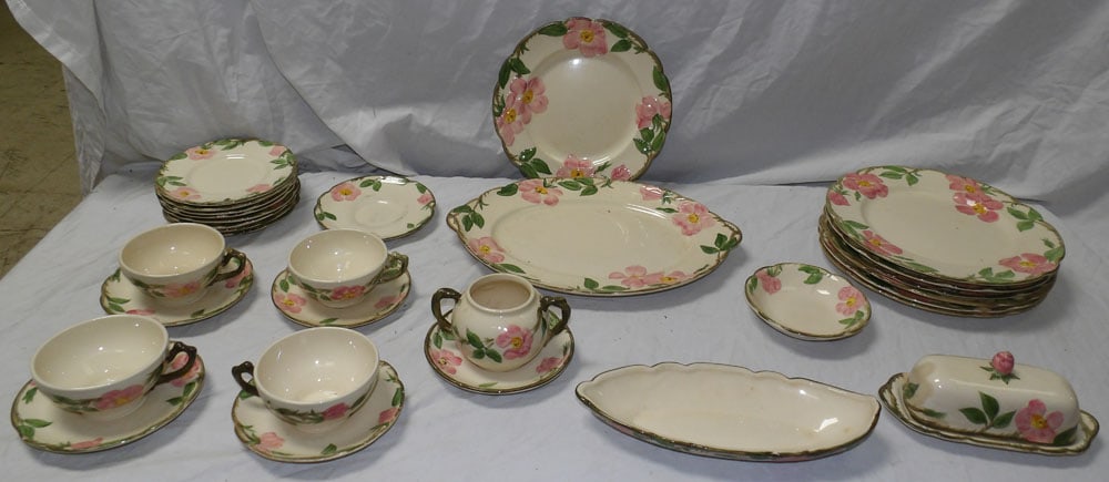 lot of Franciscan China: lot of Franciscan China. ALL DESCRIPTIONS AND ANY CONDITION STATEMENT GIVEN BY LANGSTON AUCTION GALLERY ARE STRICTLY OPINIONS AND LANGSTON'S SHALL HAVE NO RESPONSIBILITY FOR ERRORS OR OMISSIONS. THE A
