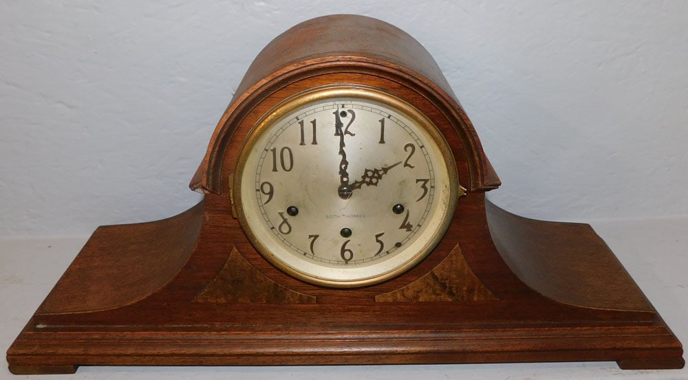 mahogany head and shoulders Seth Thomas shelf clock (1 of 3)