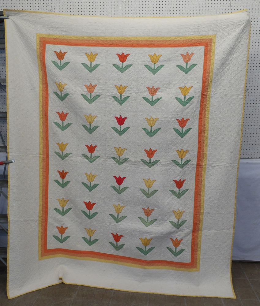 antique handmade quilt: antique handmade quilt. ALL DESCRIPTIONS AND ANY CONDITION STATEMENT GIVEN BY LANGSTON AUCTION GALLERY ARE STRICTLY OPINIONS AND LANGSTON'S SHALL HAVE NO RESPONSIBILITY FOR ERRORS OR OMISSIONS. THE AB