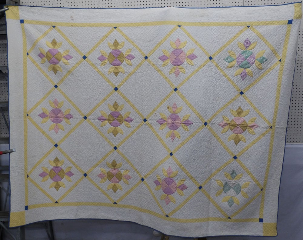 antique handmade quilt (1 of 5)