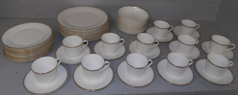 60 pieces of royal Dalton China, gold concord: 60 pieces of royal Dalton China, gold concord. ALL DESCRIPTIONS AND ANY CONDITION STATEMENT GIVEN BY LANGSTON AUCTION GALLERY ARE STRICTLY OPINIONS AND LANGSTON'S SHALL HAVE NO RESPONSIBILITY FOR ERRO