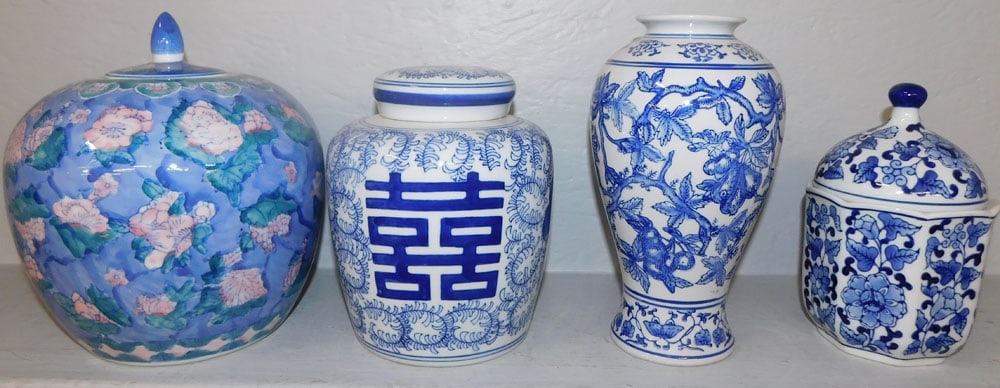 four pieces of oriental porcelain, covered jars and vase (1 of 5)