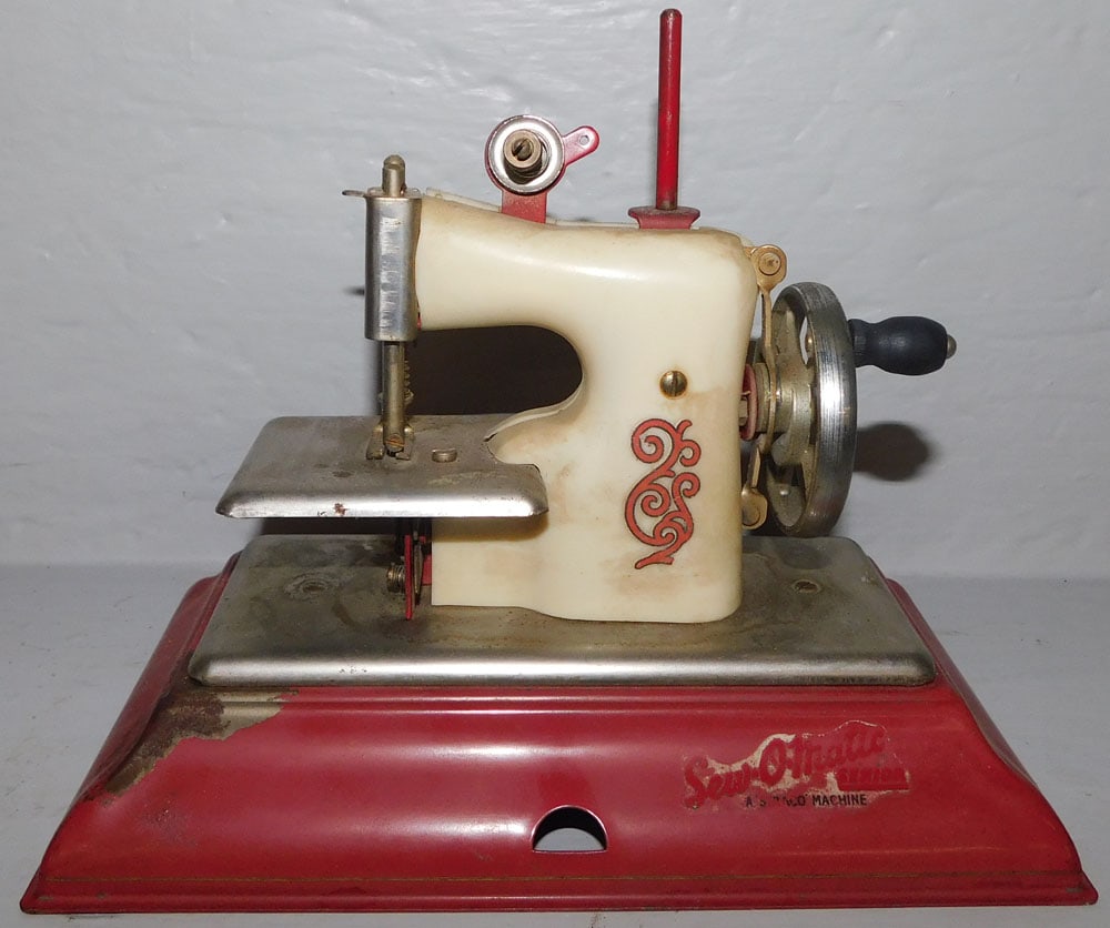 vintage miniature sewing machine sew-o-matic: vintage miniature sewing machine sew-o-matic. 8 3/4" W 5" D 7" H ALL DESCRIPTIONS AND ANY CONDITION STATEMENT GIVEN BY LANGSTON AUCTION GALLERY ARE STRICTLY OPINIONS AND LANGSTON'S SHALL HAVE NO RESPO