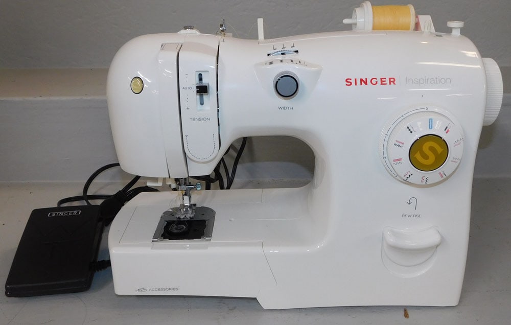 vintage singer sewing machine (1 of 8)