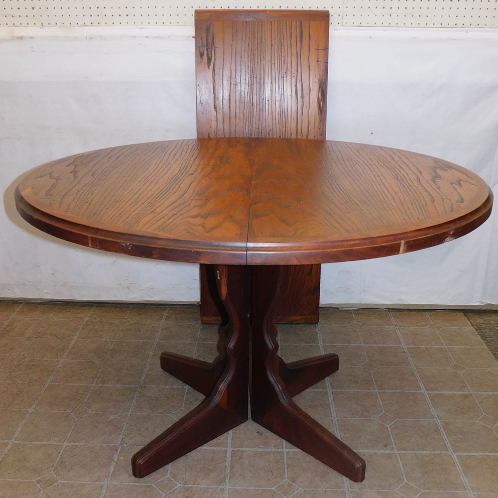 chestnut round dining table with one leaf (1 of 4)