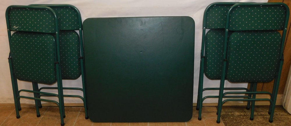 4 folding chairs & card table (1 of 2)