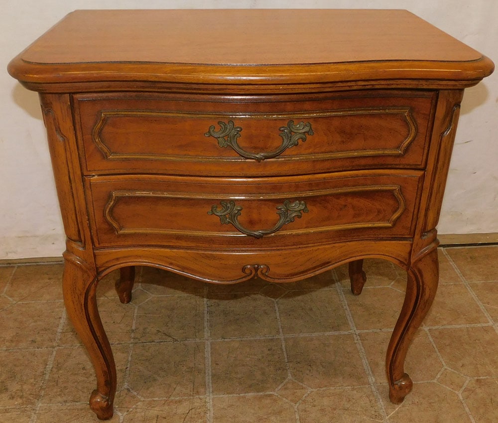 walnut French provincial nightstand: walnut French provincial nightstand. 24 1/4" W 16" D 24 1/4" H ALL DESCRIPTIONS AND ANY CONDITION STATEMENT GIVEN BY LANGSTON AUCTION GALLERY ARE STRICTLY OPINIONS AND LANGSTON'S SHALL HAVE NO RESPONS