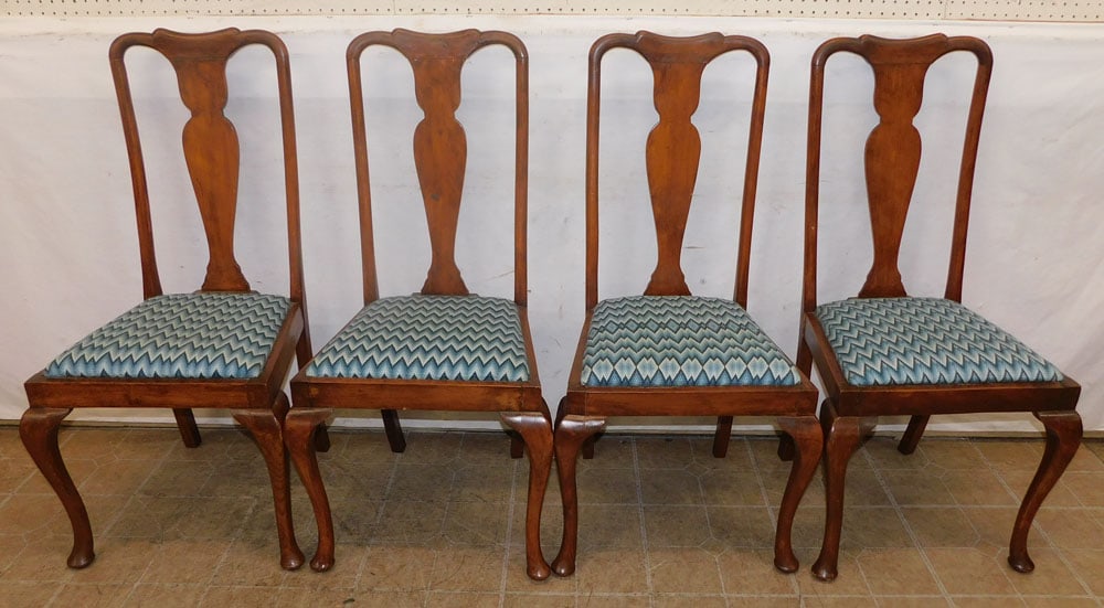 set of four mahogany Queen Anne dining chairs: set of four mahogany Queen Anne dining chairs. 41 3/4" H ALL DESCRIPTIONS AND ANY CONDITION STATEMENT GIVEN BY LANGSTON AUCTION GALLERY ARE STRICTLY OPINIONS AND LANGSTON'S SHALL HAVE NO RESPONSIBILIT