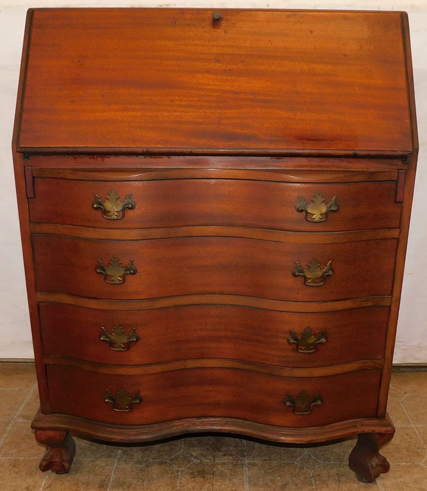 mahogany serpentine front child's desk: mahogany serpentine front child's desk. 29 3/4" W 16" D 39 1/2" H ALL DESCRIPTIONS AND ANY CONDITION STATEMENT GIVEN BY LANGSTON AUCTION GALLERY ARE STRICTLY OPINIONS AND LANGSTON'S SHALL HAVE NO RESP