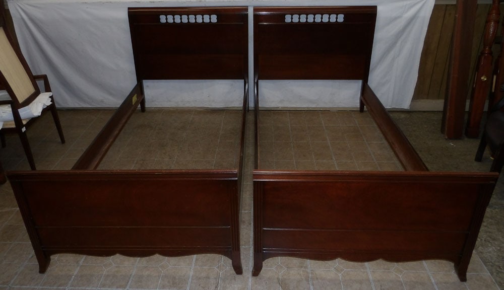 pair of mahogany twin beds with rails (1 of 6)