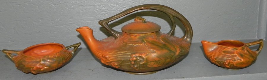 Roseville Bushberry tea set.: Roseville Bushberry tea set.