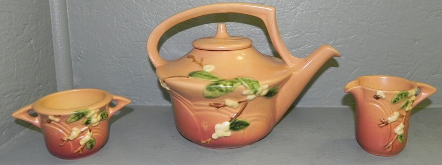 Roseville Snowberry 3 piece tea set.: Roseville Snowberry 3 piece tea set.
