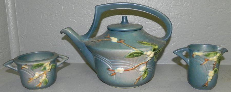Roseville Snowberry tea set.: Roseville Snowberry tea set.