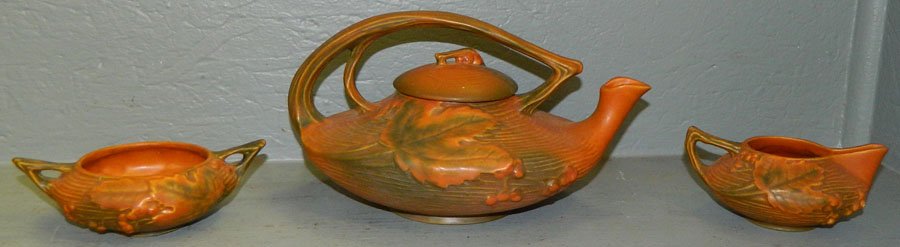3 Piece Roseville Bushberry tea set.: 3 Piece Roseville Bushberry tea set. Tea pot 6" tall.