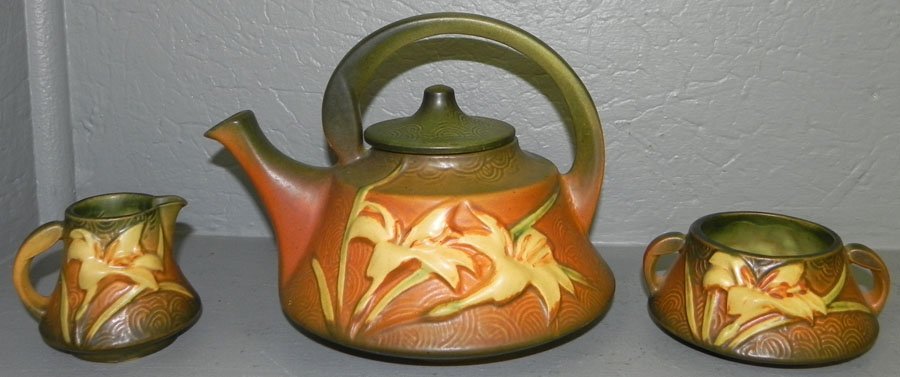 Roseville Zephyr Lily tea set.: Roseville Zephyr Lily tea set.