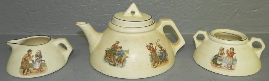 Roseville 3 piece Dutch tea set.: Roseville 3 piece Dutch tea set.