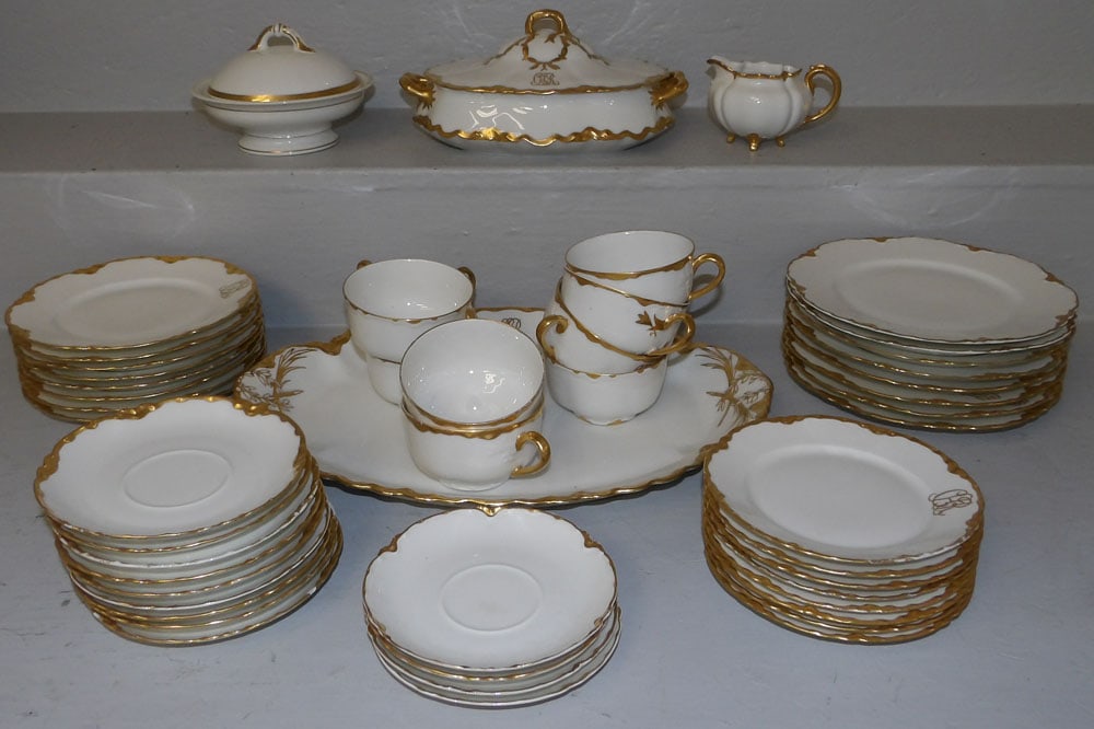 50 Pieces of Gold Rim Limoges China: 50 Pieces of Gold Rim Limoges China. "ALL DESCRIPTIONS AND ANY CONDITION STATEMENT GIVEN BY LANGSTON AUCTION GALLERY ARE STRICTLY OPINIONS AND LANGSTON'S SHALL HAVE NO RESPONSIBILITY FOR ERRORS OR OMI