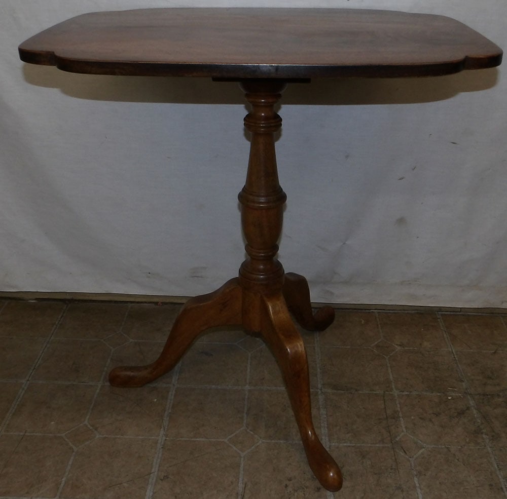 Burl Mahogany Tilt Top Candle Stand: Burl Mahogany Tilt Top Candle Stand . 26 1/2" W 21 1/4" D 28 1/4" H "ALL DESCRIPTIONS AND ANY CONDITION STATEMENT GIVEN BY LANGSTON AUCTION GALLERY ARE STRICTLY OPINIONS AND LANGSTON'S SHALL HAVE NO R