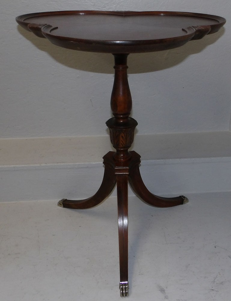 Mahogany Pie Crust Top Candle Stand: Mahogany Pie Crust Top Candle Stand . 21 1/4" Dia. 26" H "ALL DESCRIPTIONS AND ANY CONDITION STATEMENT GIVEN BY LANGSTON AUCTION GALLERY ARE STRICTLY OPINIONS AND LANGSTON'S SHALL HAVE NO RESPONSIBILI