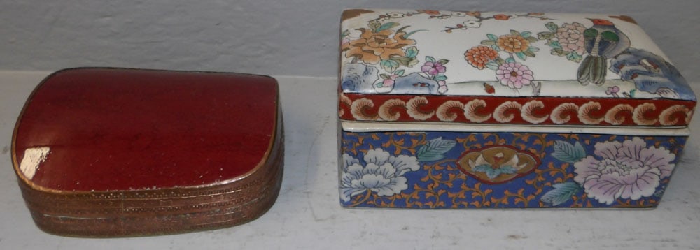 2 oriental porcelain boxes (1 of 5)