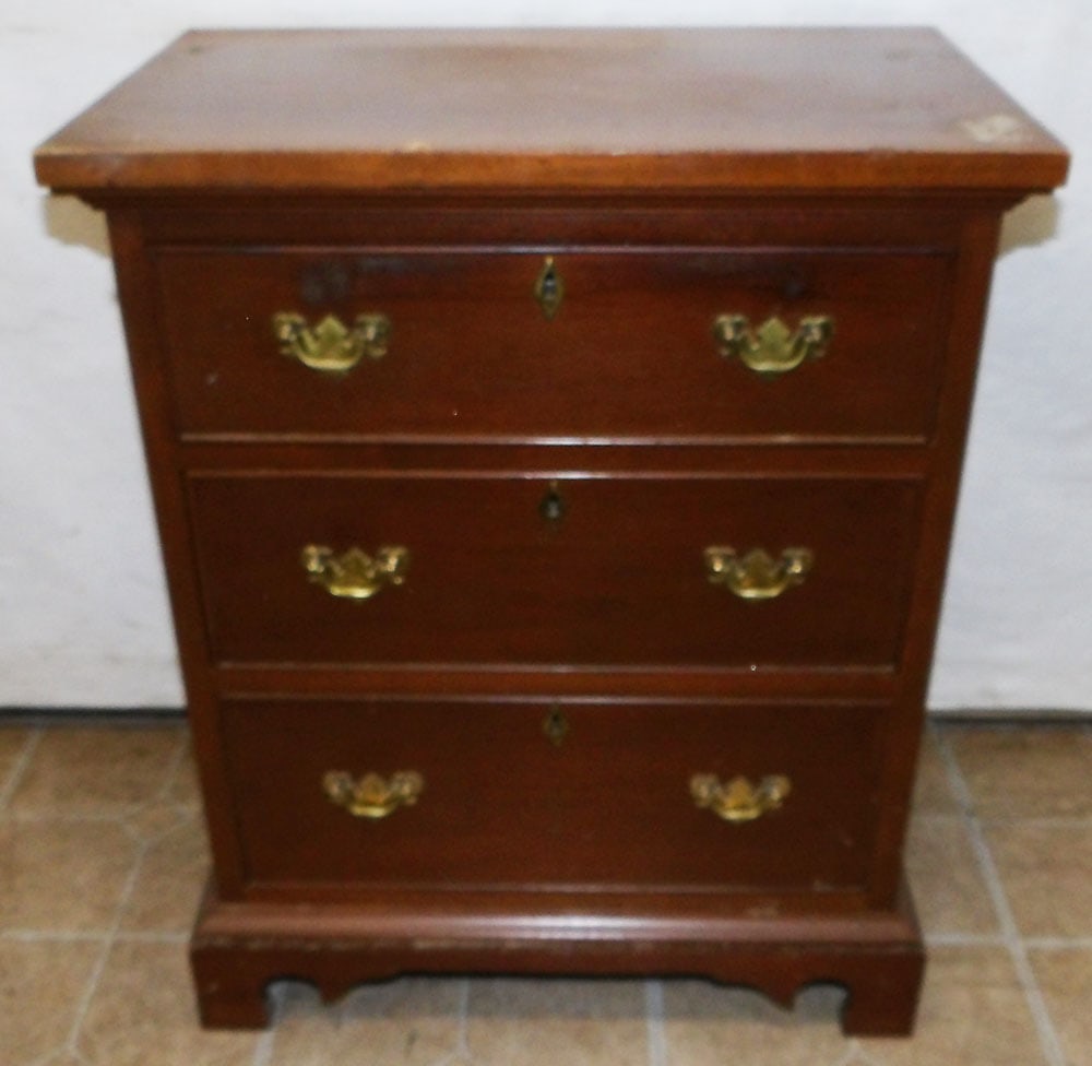 mahogany 3 drawer night stand by Craftique (1 of 6)