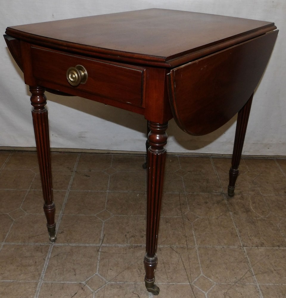 cherry drop leaf table with one drawer by Statton (1 of 4)